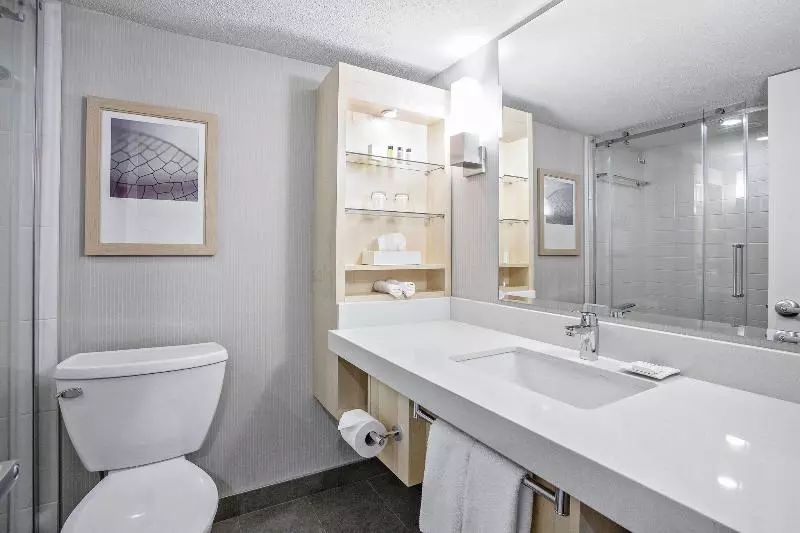 キングサイズベッドのデラックスルーム, Delta Hotels By Marriott Quebec