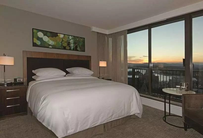 اتاق استاندارد با تخت بزرگ, Doubletree By Hilton Hotel & Suites Victoria