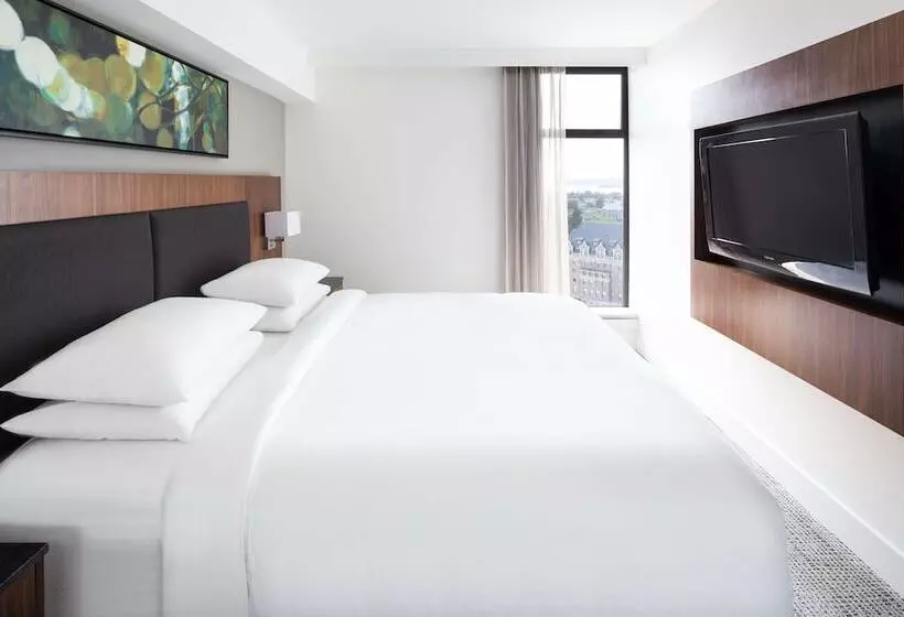 اتاق استاندارد با تخت بزرگ, Doubletree By Hilton Hotel & Suites Victoria