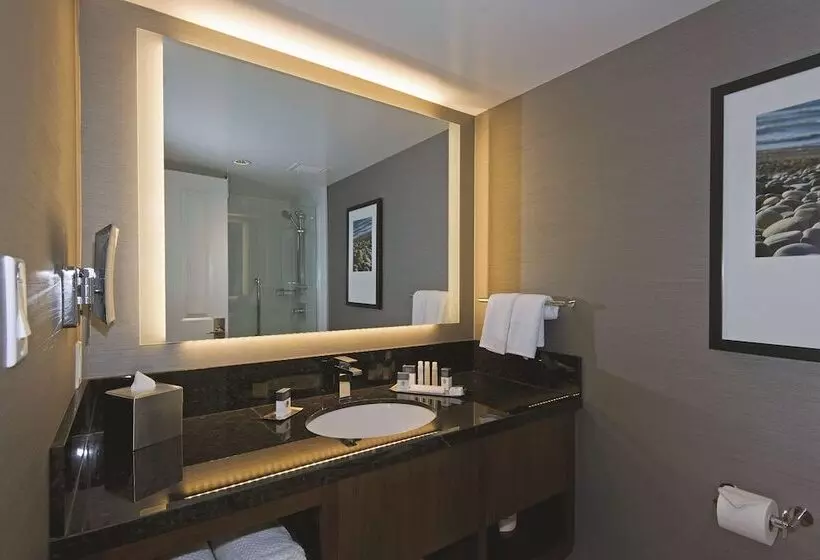 سوییت خانوادگی, Doubletree By Hilton Hotel & Suites Victoria