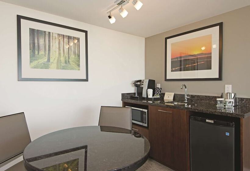 家庭套房, Doubletree By Hilton Hotel & Suites Victoria