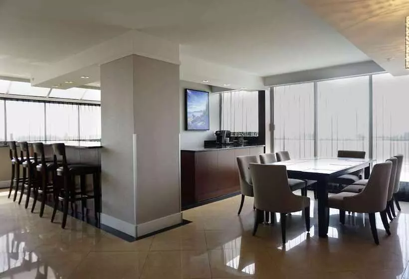 سوییت, Doubletree By Hilton Hotel & Suites Victoria