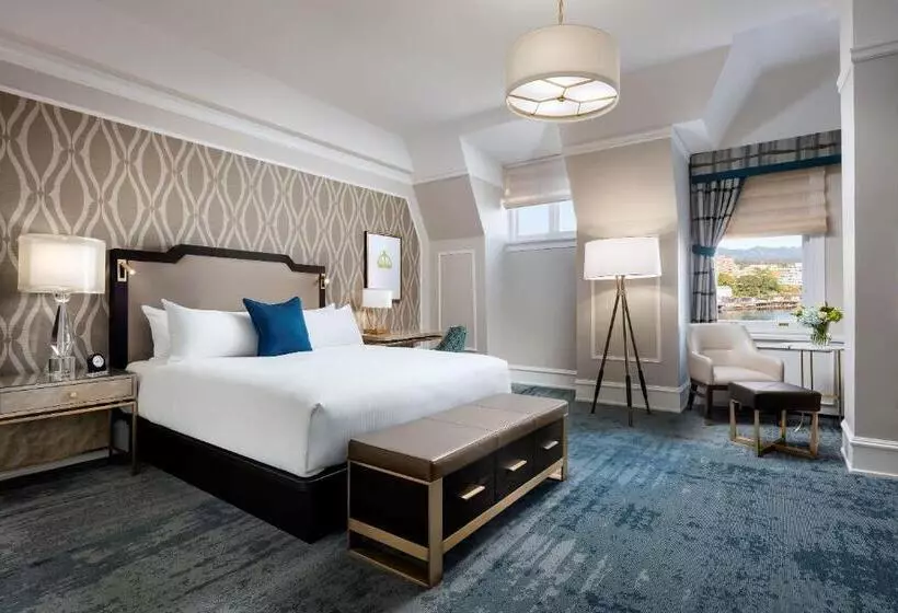 クイーンベッドのデラックスルーム, Fairmont Empress