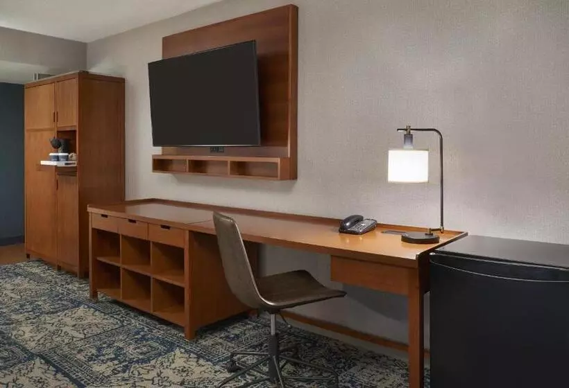 اتاق کلاسیک با تخت دونفره, Four Points By Sheraton Hotel & Conference Centre Gatineau Ottawa
