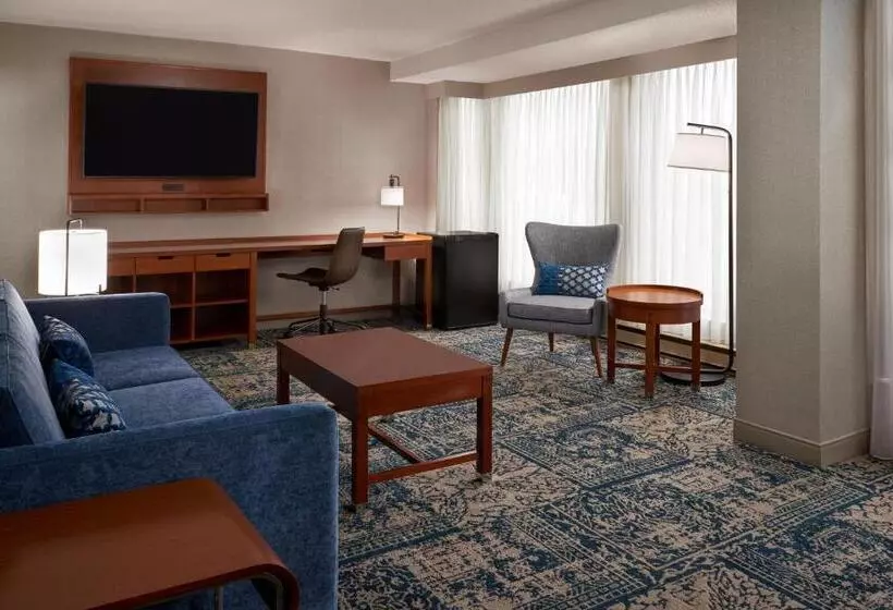 اتاق لوکس, Four Points By Sheraton Hotel & Conference Centre Gatineau Ottawa