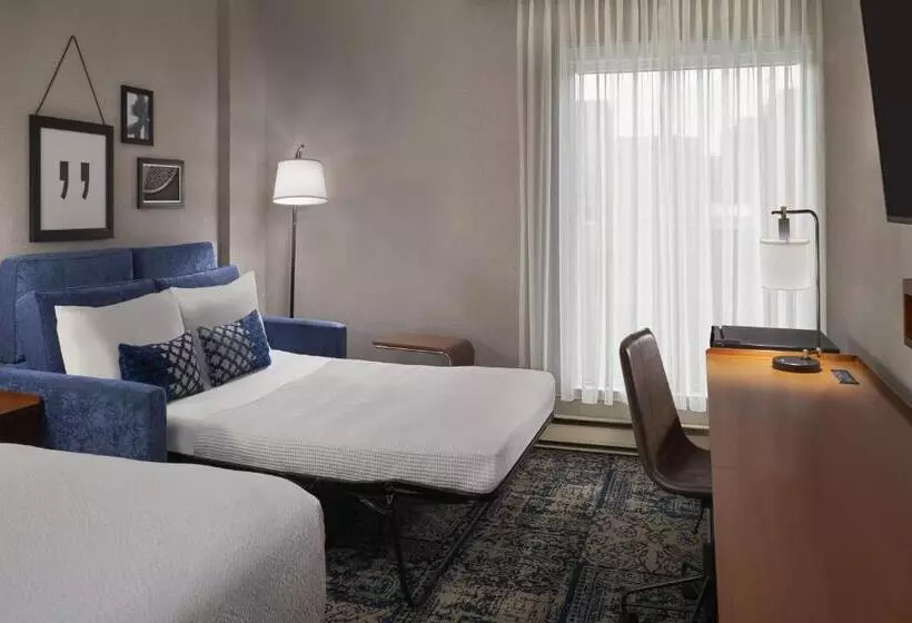اتاق لوکس با تخت بزرگ, Four Points By Sheraton Hotel & Conference Centre Gatineau Ottawa