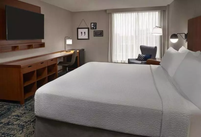 اتاق لوکس با تخت بزرگ, Four Points By Sheraton Hotel & Conference Centre Gatineau Ottawa