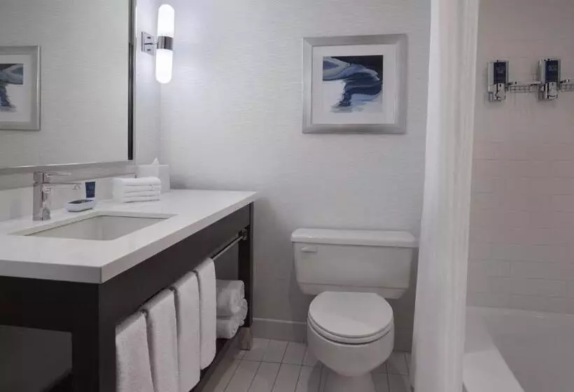 اتاق لوکس, Four Points By Sheraton Hotel & Conference Centre Gatineau Ottawa