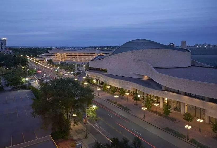 اتاق لوکس, Four Points By Sheraton Hotel & Conference Centre Gatineau Ottawa