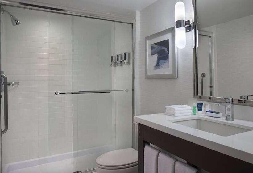 غرفة ديلوكس, Four Points By Sheraton Hotel & Conference Centre Gatineau Ottawa