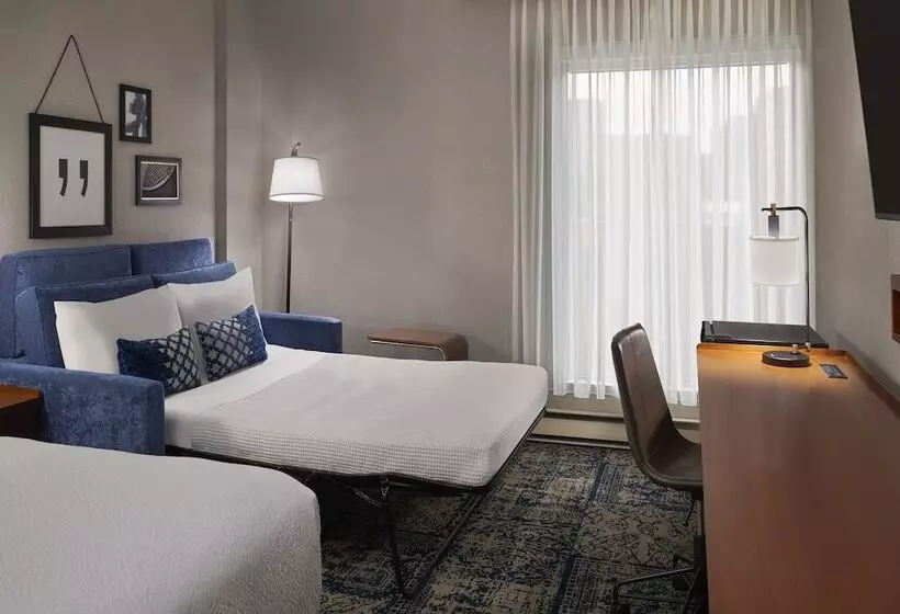 اتاق لوکس, Four Points By Sheraton Hotel & Conference Centre Gatineau Ottawa