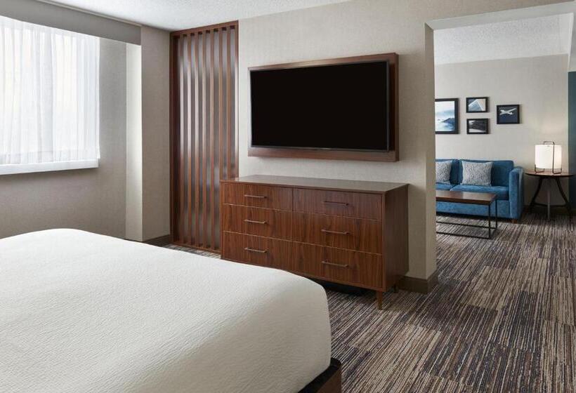 주니어 스위트 킹사이즈 침대, Four Points By Sheraton Point Edward Sarnia