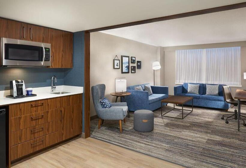 스위트 킹사이즈 침대, Four Points By Sheraton Point Edward Sarnia