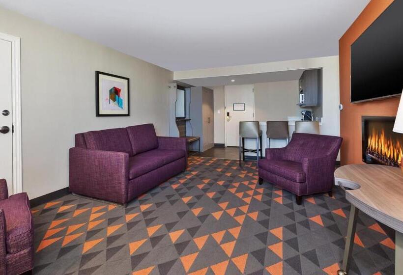 キングサイズベッドのスイートルーム, Holiday Inn St Johns, An Ihg