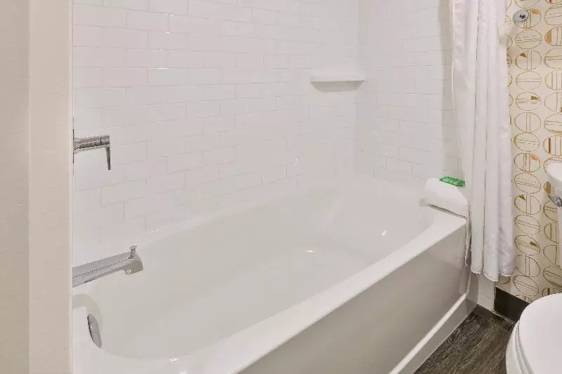 اتاق استاندارد با تخت بزرگ, Holiday Inn St Johns, An Ihg