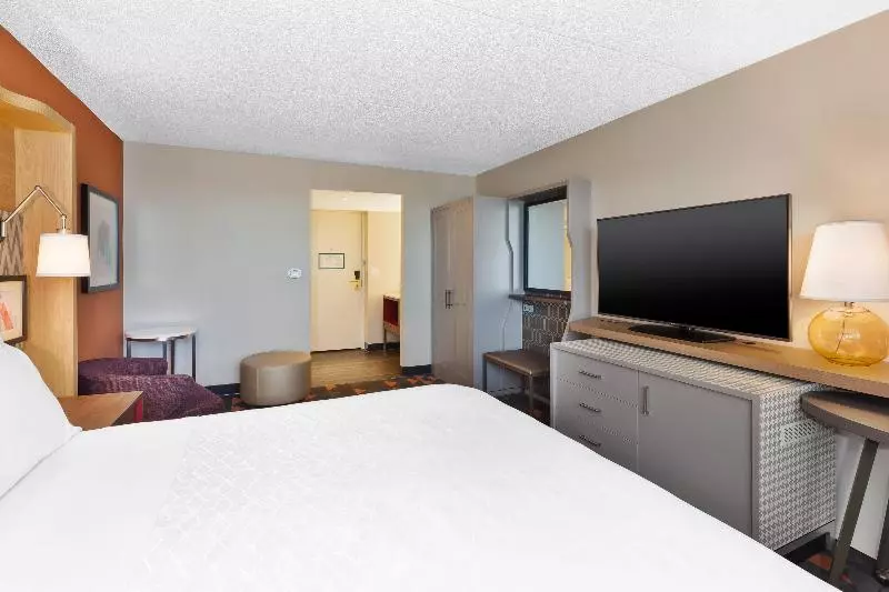 اتاق استاندارد با تخت بزرگ, Holiday Inn St Johns, An Ihg