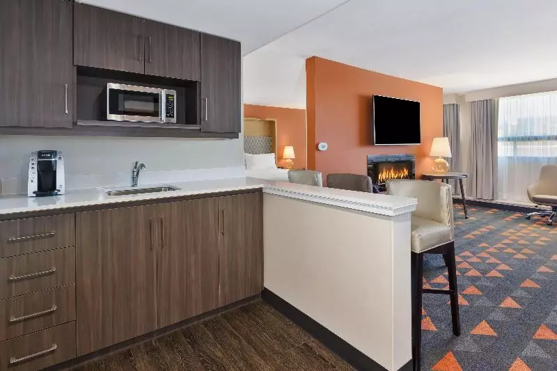 سوئیت با تخت بزرگ, Holiday Inn St Johns, An Ihg