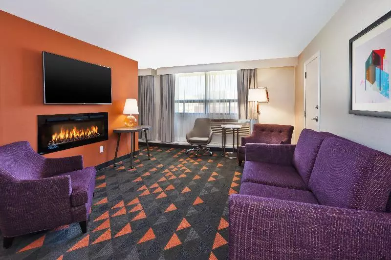 سوئیت با تخت بزرگ, Holiday Inn St Johns, An Ihg