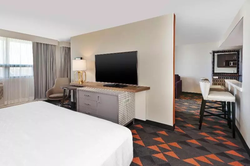 سوئیت با تخت بزرگ, Holiday Inn St Johns, An Ihg
