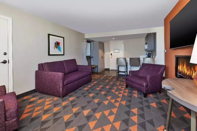 سوئیت با تخت بزرگ, Holiday Inn St Johns, An Ihg