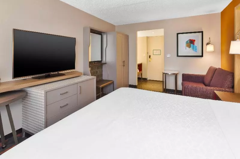 اتاق استاندارد با تخت بزرگ, Holiday Inn St Johns, An Ihg