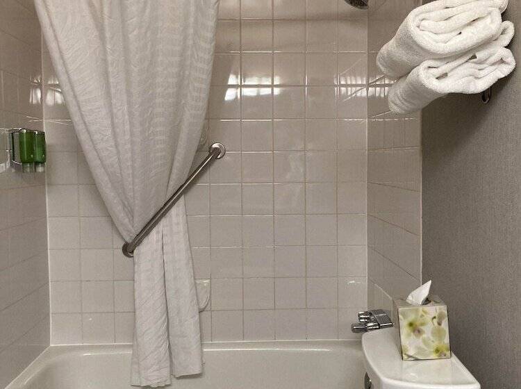 חדר סטנדרט שתי מיטות זוגיות, Lake Louise Inn