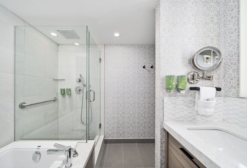 디럭스 스위트, Lake Louise Inn