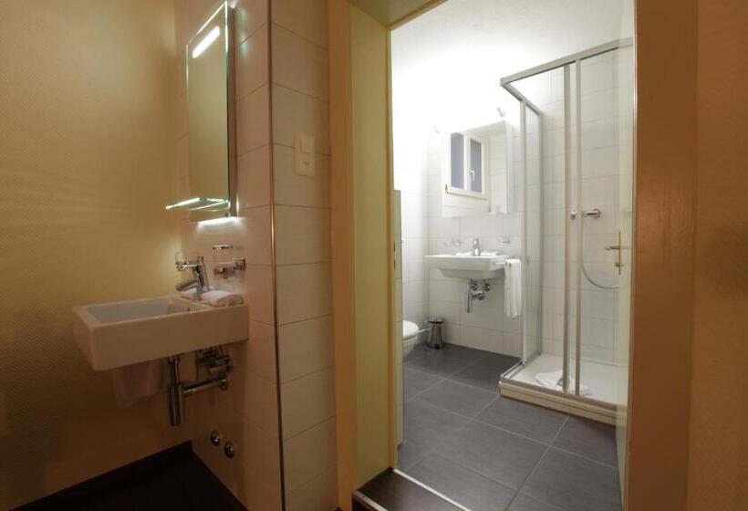 חדר סטנדרט לארבעה, Restaurant Goldener Schlussel