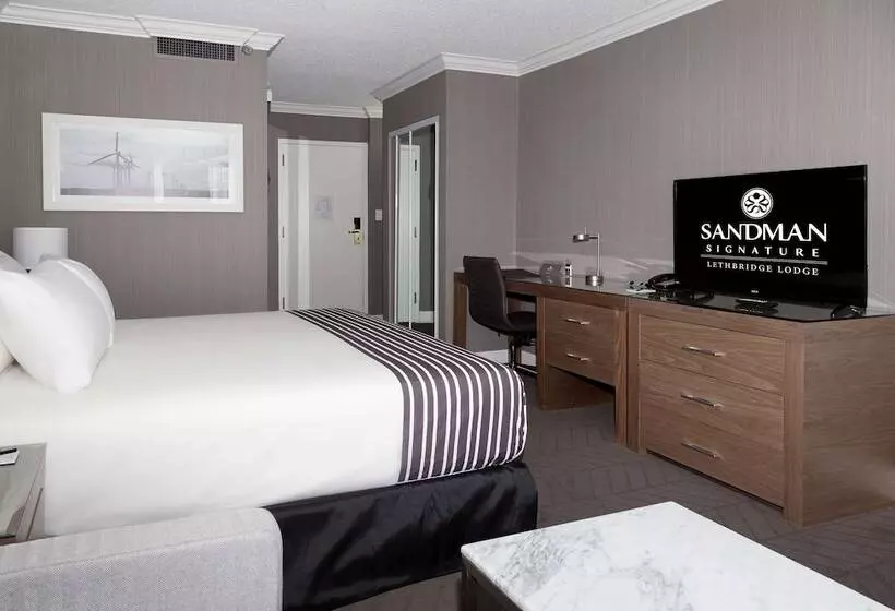 اتاق استاندارد با تخت بزرگ, Sandman Signature Lethbridge Lodge