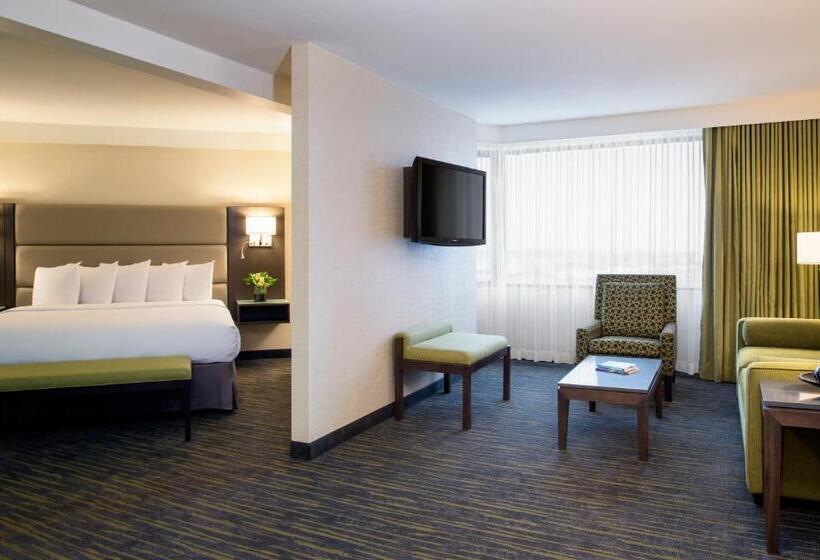 带大床的套房, Saskatoon Inn & Conference Centre