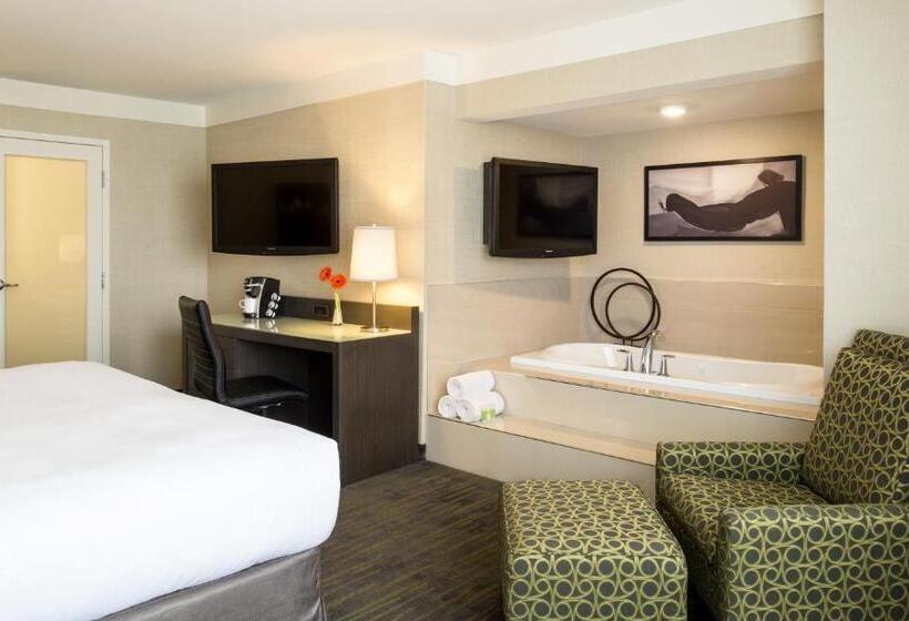 带按摩浴盆的套房, Saskatoon Inn & Conference Centre