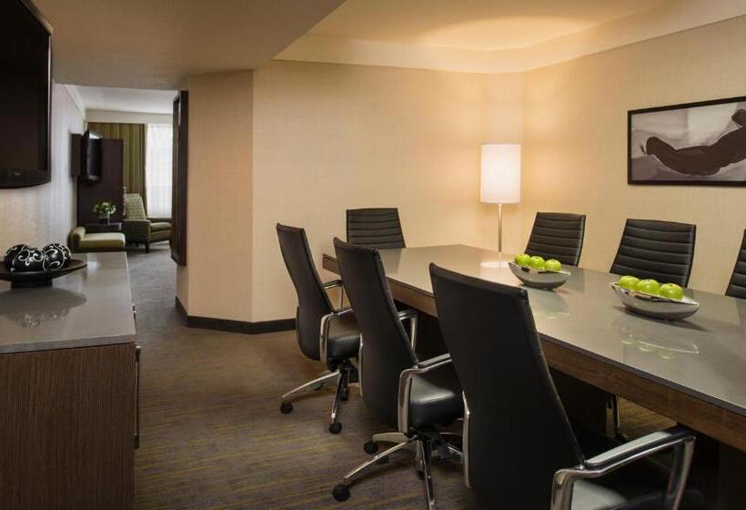 带阳台套房, Saskatoon Inn & Conference Centre