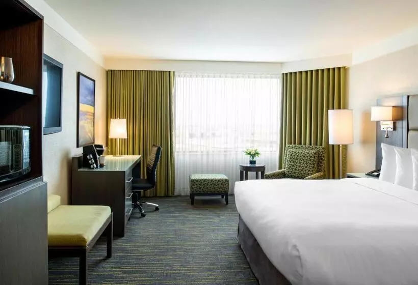 سوئیت با بالکن, Saskatoon Inn & Conference Centre