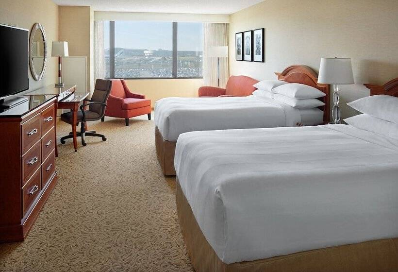 带2个双人床的标准工作室, Toronto Airport Marriott