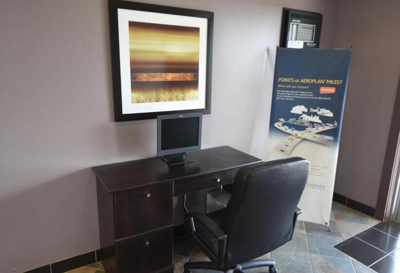 Стандартный Номер Кровать Кинг, Travelodge By Wyndham North Battleford
