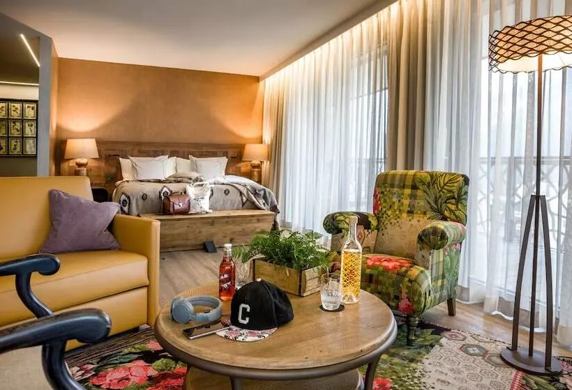 Juniorsviitti Parveke, Valsana Hotel Arosa Small Luxury