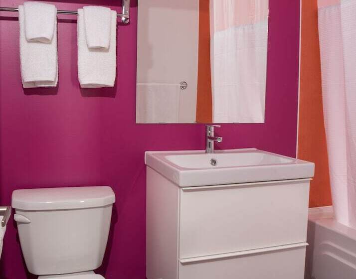 キングサイズベッドのスタンダードルーム, Zed Kelowna