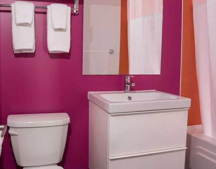 اتاق استاندارد با تخت بزرگ, Zed Kelowna