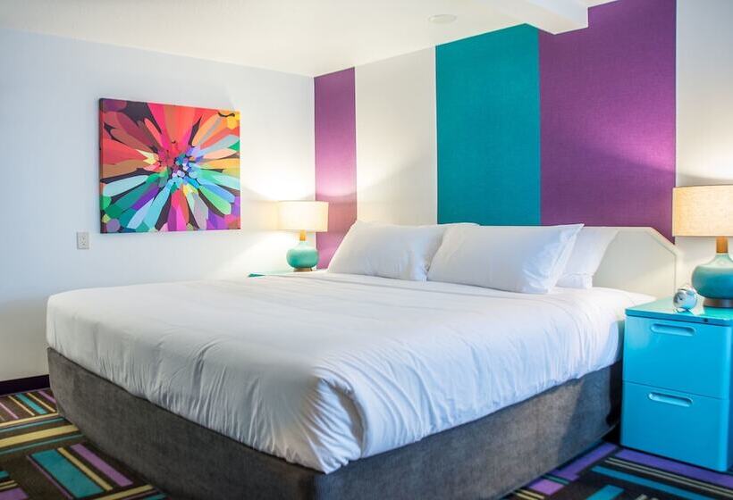 キングサイズベッドのスタンダードルーム, Zed Kelowna