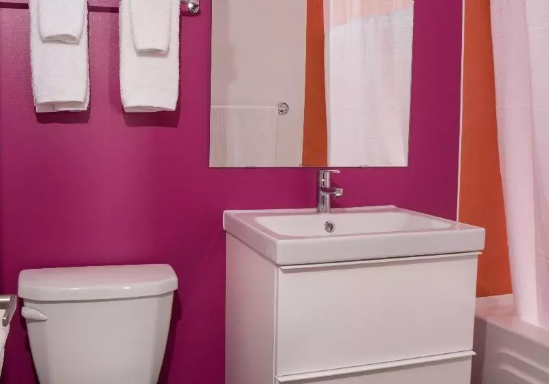 اتاق استاندارد با تخت بزرگ, Zed Kelowna