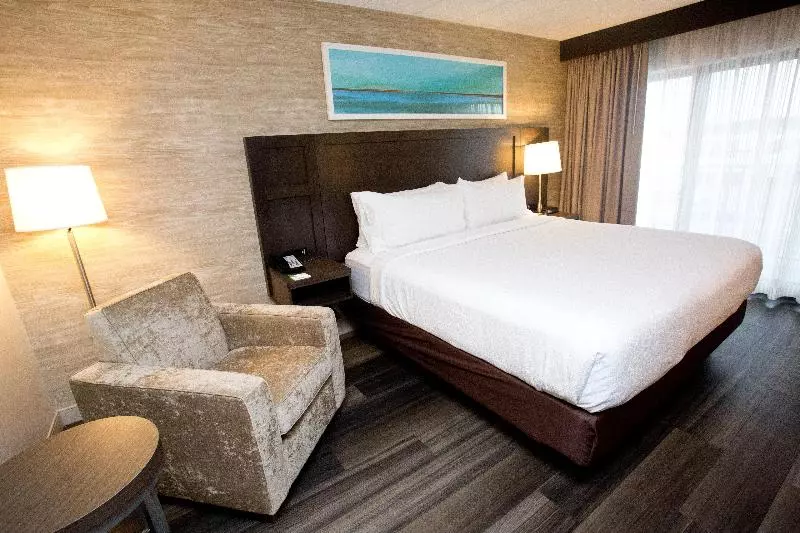 キングサイズベッドのスタンダードルーム, Holiday Inn Hotel Peterborough Waterfront, An Ihg