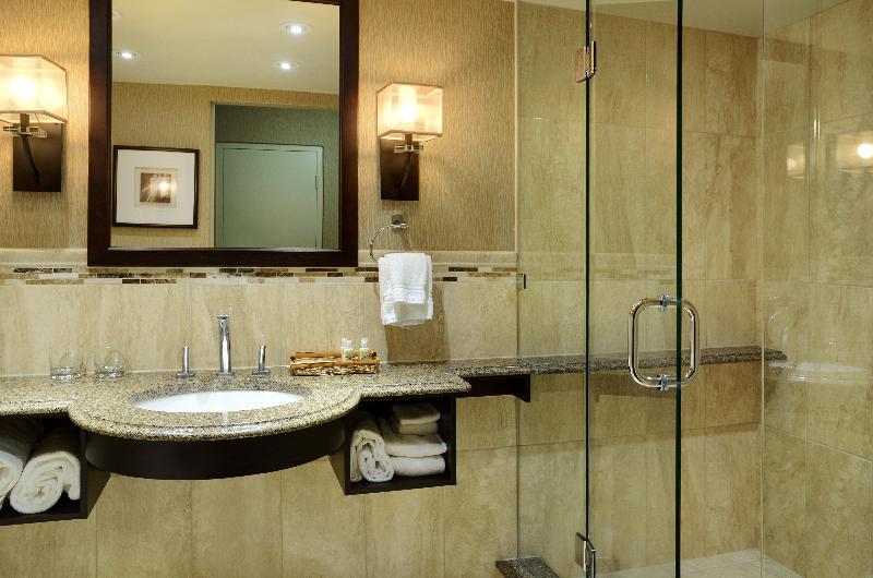 带大床的套房, Holiday Inn Hotel Peterborough Waterfront, An Ihg