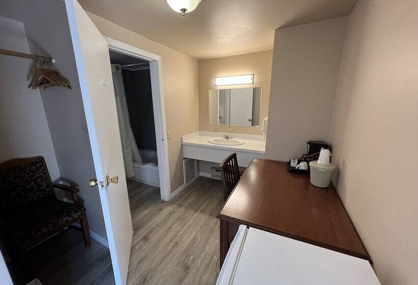 غرفه قياسيه سريرين مزدوجين, Villa Motel