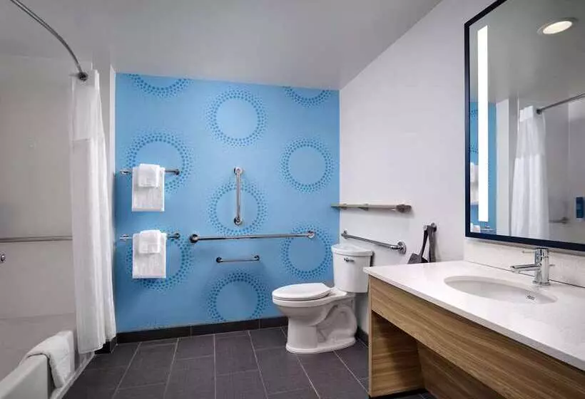 اتاق استاندارد با تخت بزرگ, Vogue Hotel Montreal Downtown, Curio Collection By Hilton