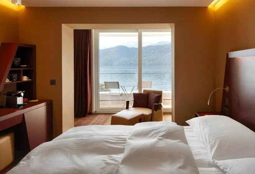 Deluxe-huone Järvinäkymä, Campus Hotel Hertenstein