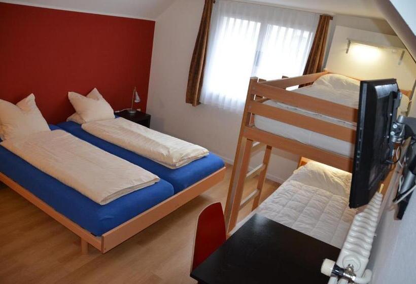 Chambre Standard Salle de Bains Commune, Hirschen Backpacker Hotel & Pub