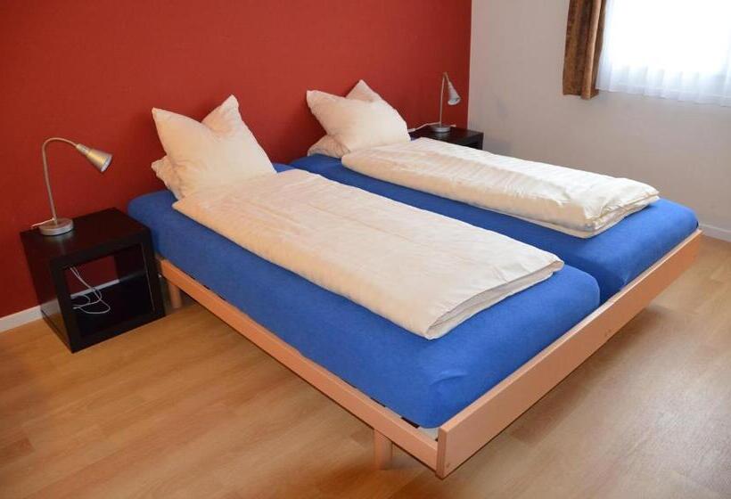 Chambre Standard Salle de Bains Commune, Hirschen Backpacker Hotel & Pub