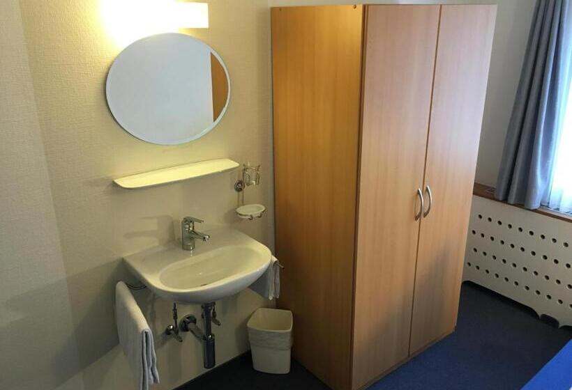Chambre Standard Individuelle Salle de Bains Commune, Hirschen Backpacker Hotel & Pub