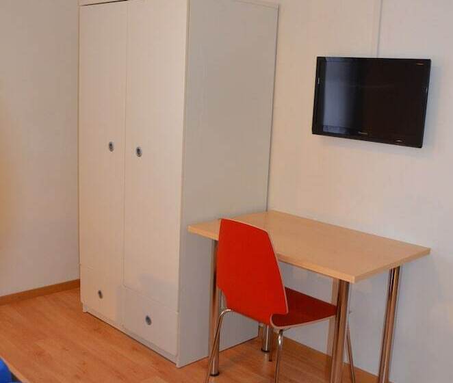 Chambre Standard Salle de Bains Commune, Hirschen Backpacker Hotel & Pub