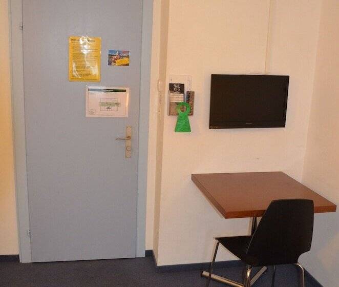 غرفة قياسية فردية حمام مشترك, Hirschen Backpacker Hotel & Pub